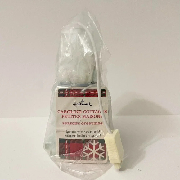 2009 Hallmark Ornament Light and Music Caroling Cottages Seasons  Greetings - Picture 5 of 16